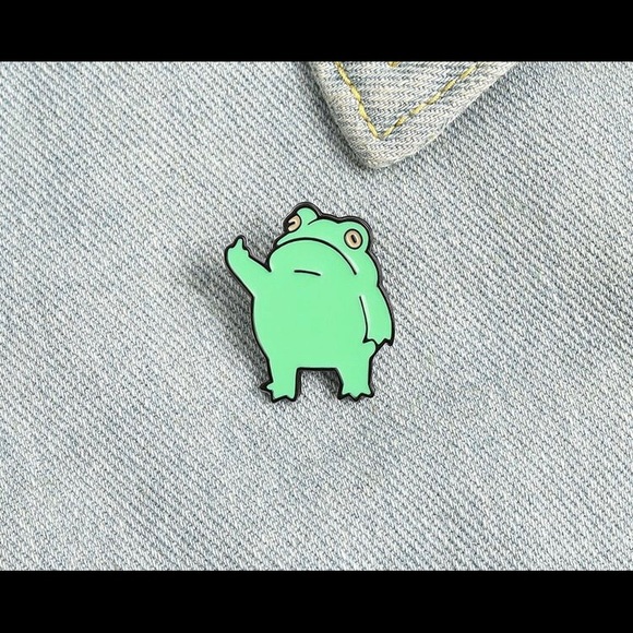 💛 FROG PRINCE WITH AN ATTITUDE ENAMEL BROOCH PIN - Picture 2 of 7